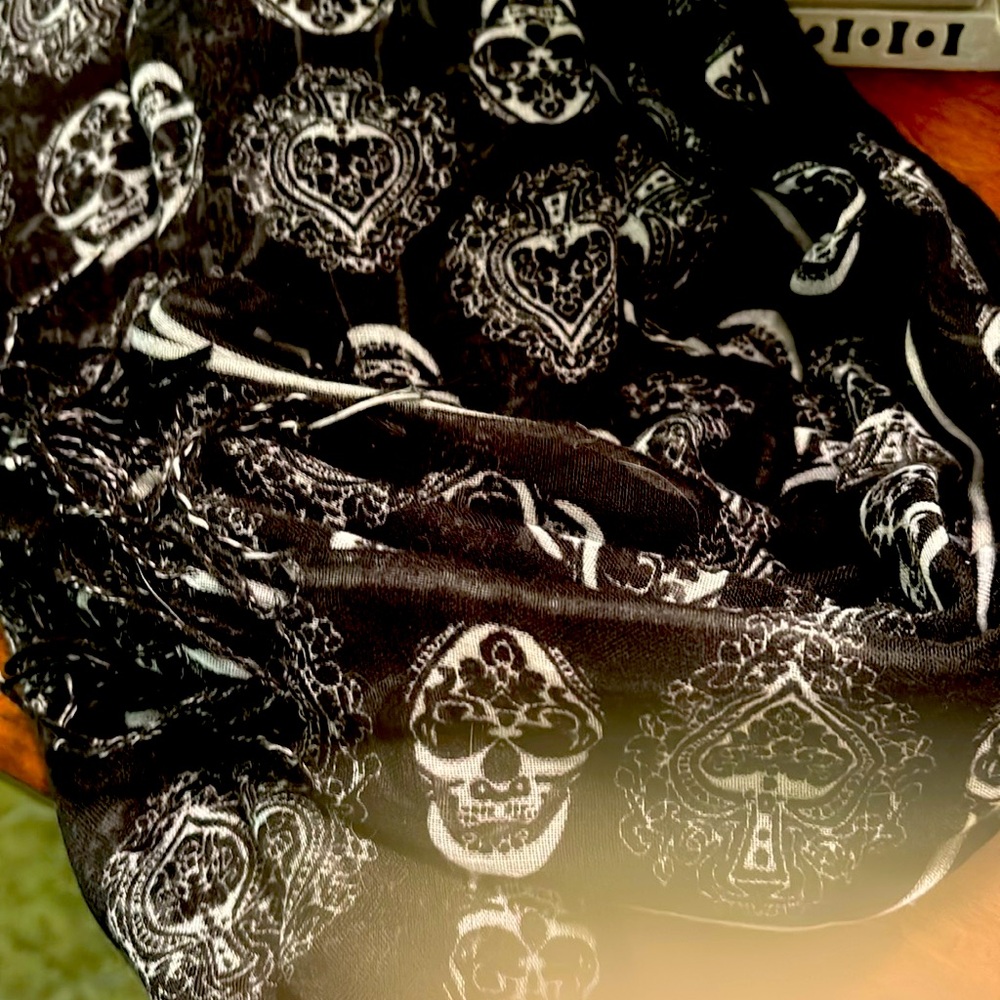 Women’s black scarf with spade and skull symbols